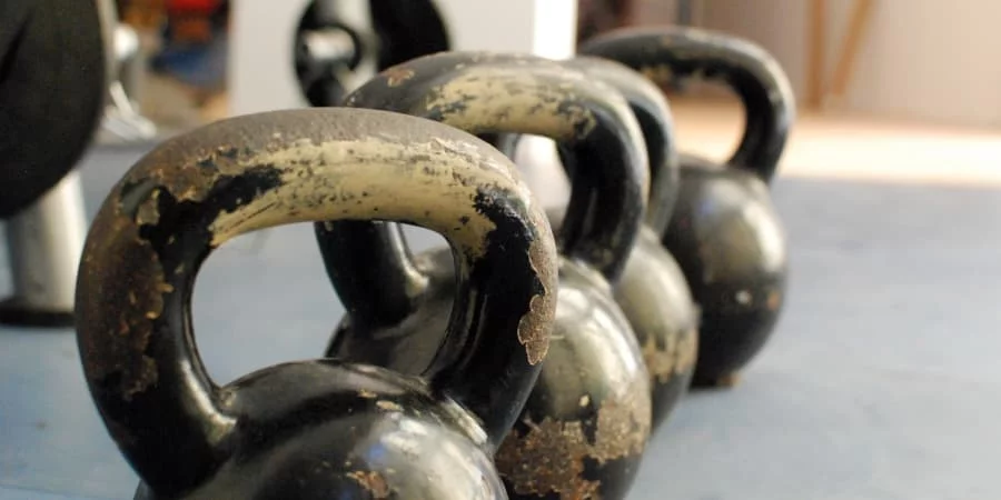 kettlebells pesas rusas ejercicios gimnasio